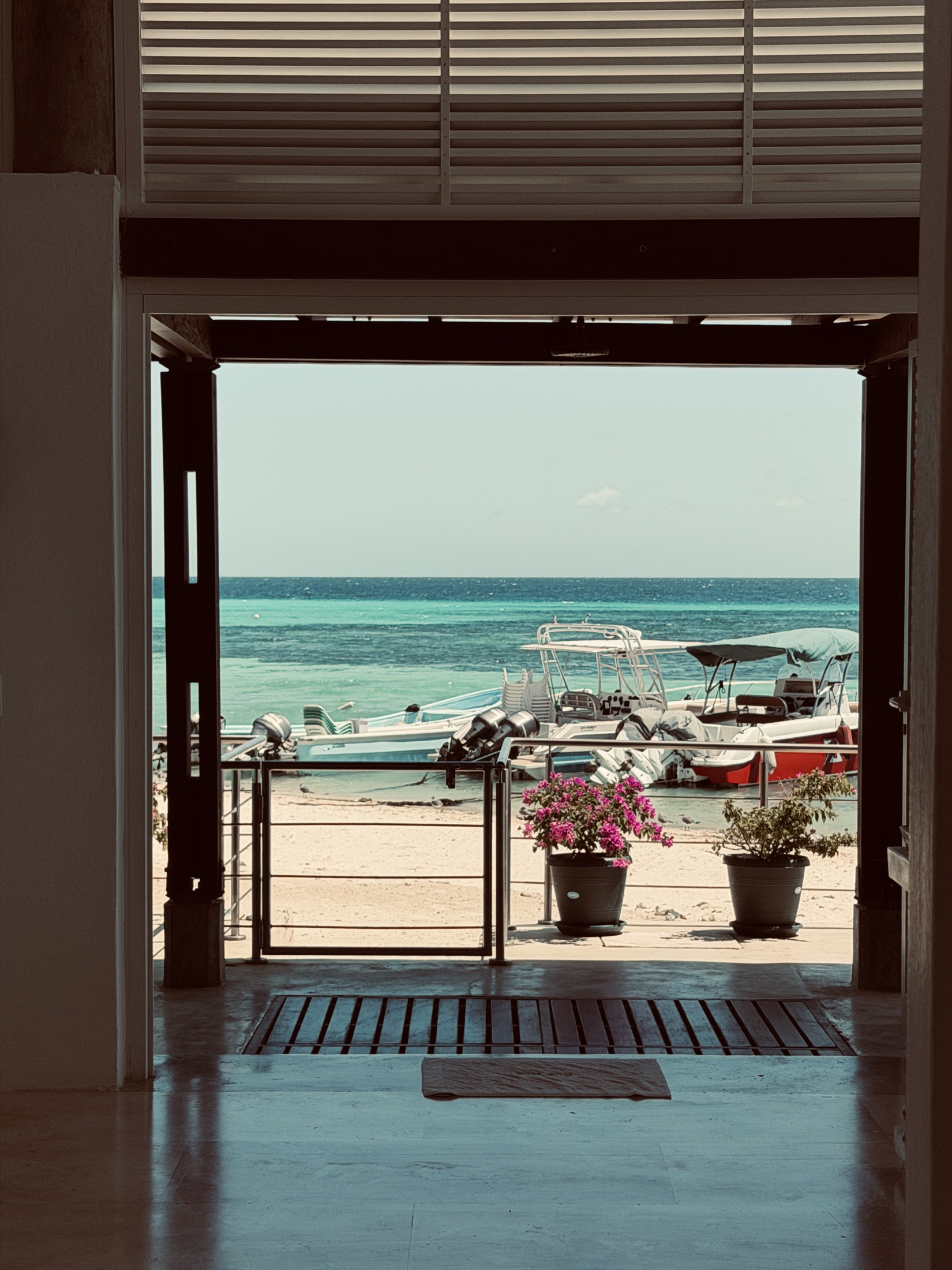 Puerta abierta al mar — Casa Verde